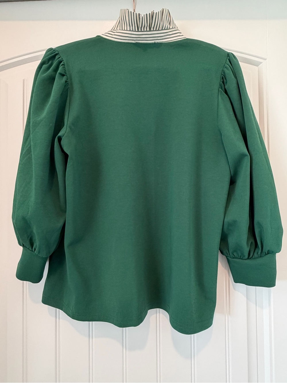 entro Green Puff-Sleeve Blouse with Striped Ruffled Collar - Picture 2 of 5